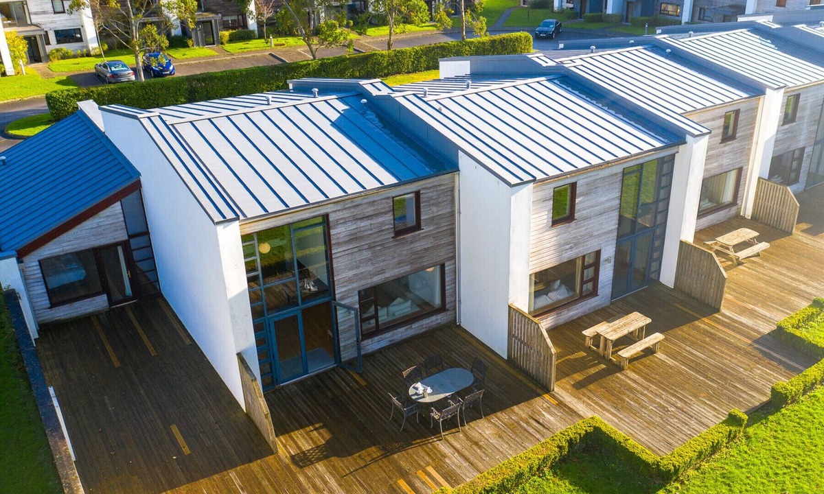 Castlemartyr Ski Chalet | Castlemartyr Holiday Lodges (3 Bed)