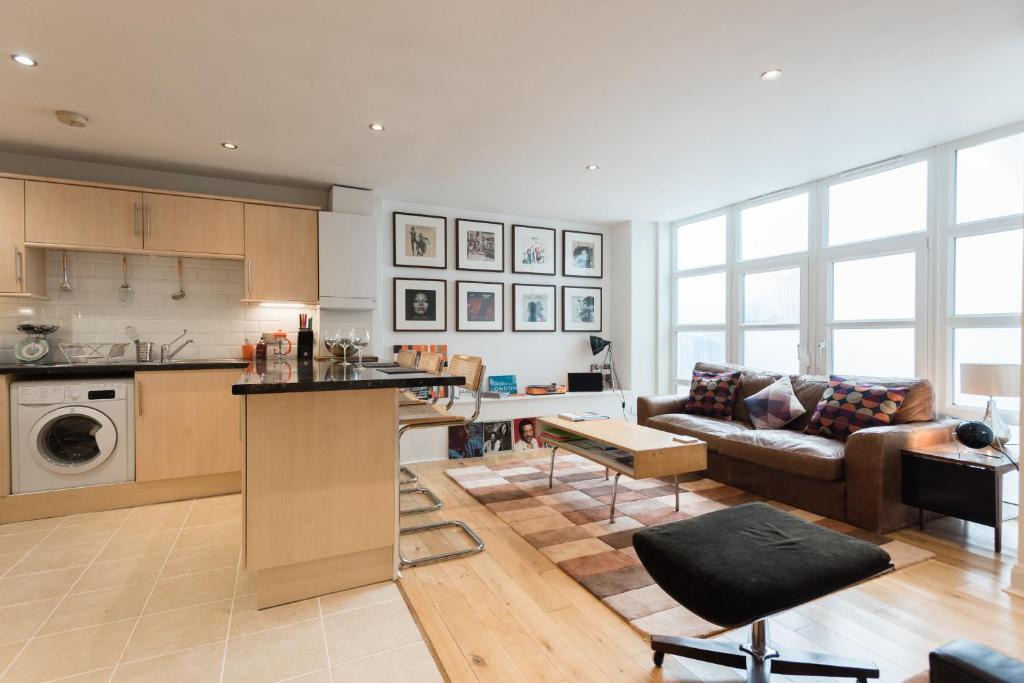Kennington Apartment | Central Home with Parking near Waterloo & St Thomas & Big Ben & Parliament