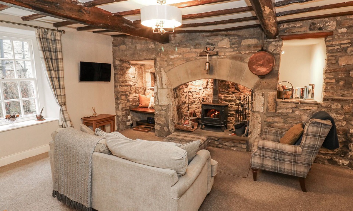 Grassington Cottage | CHAMBER END FOLD, with open fire in Grassington