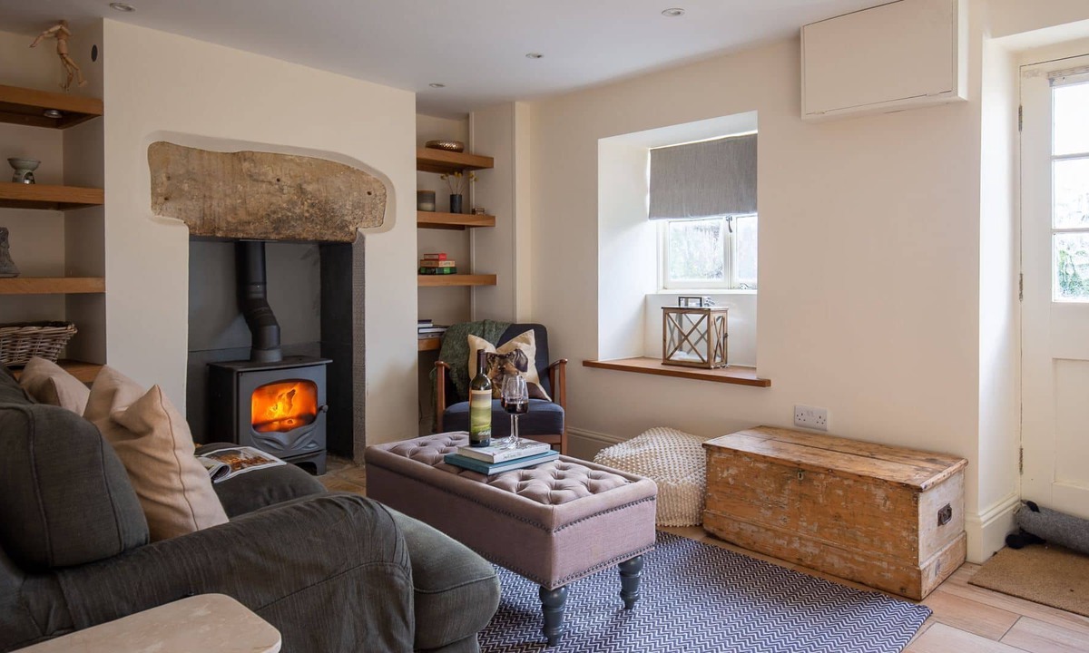 Tetbury Cottage | Charlton Cottage, Tetbury - sleeps 4 guests in 3 bedrooms