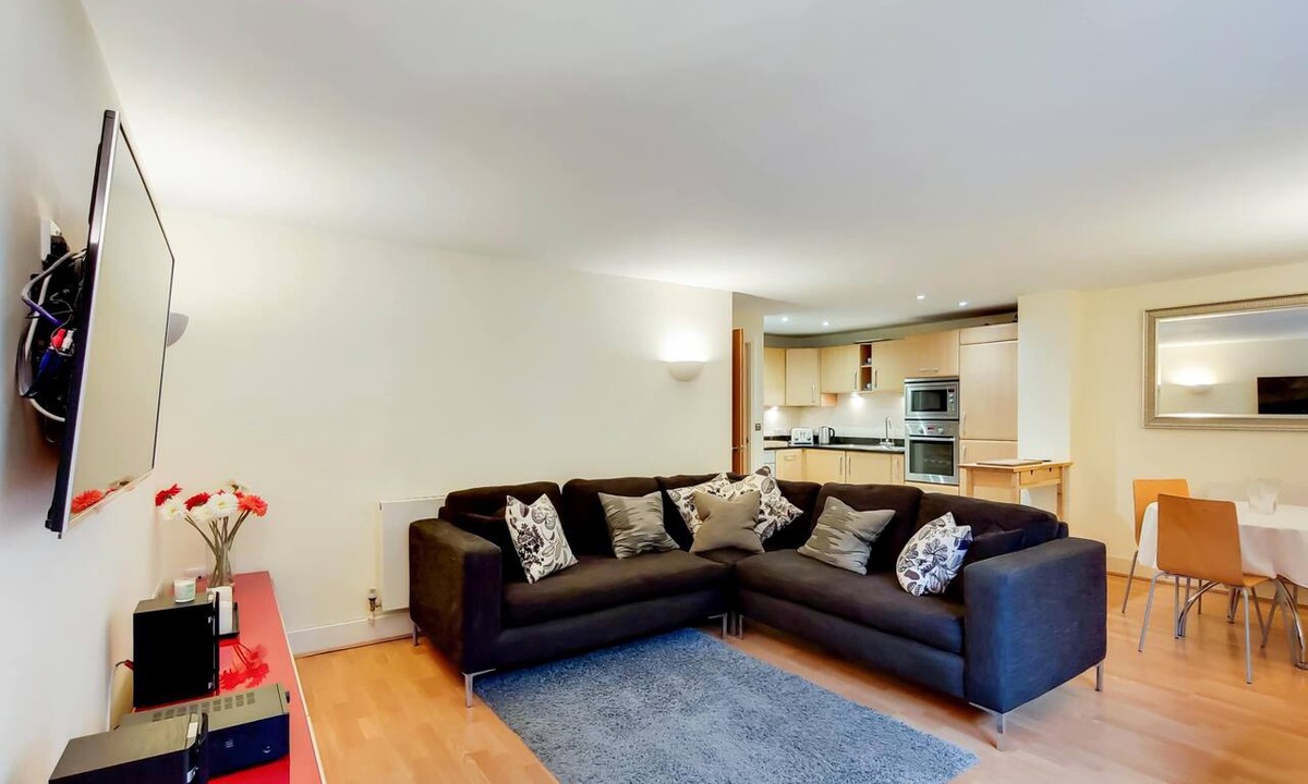 King's Cross Apartment | Charming 2BDR London Apt in Kings Cross Sleeps 5