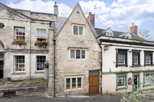 Stroud House | Charming 3-Bed Cottage in Central Stroud