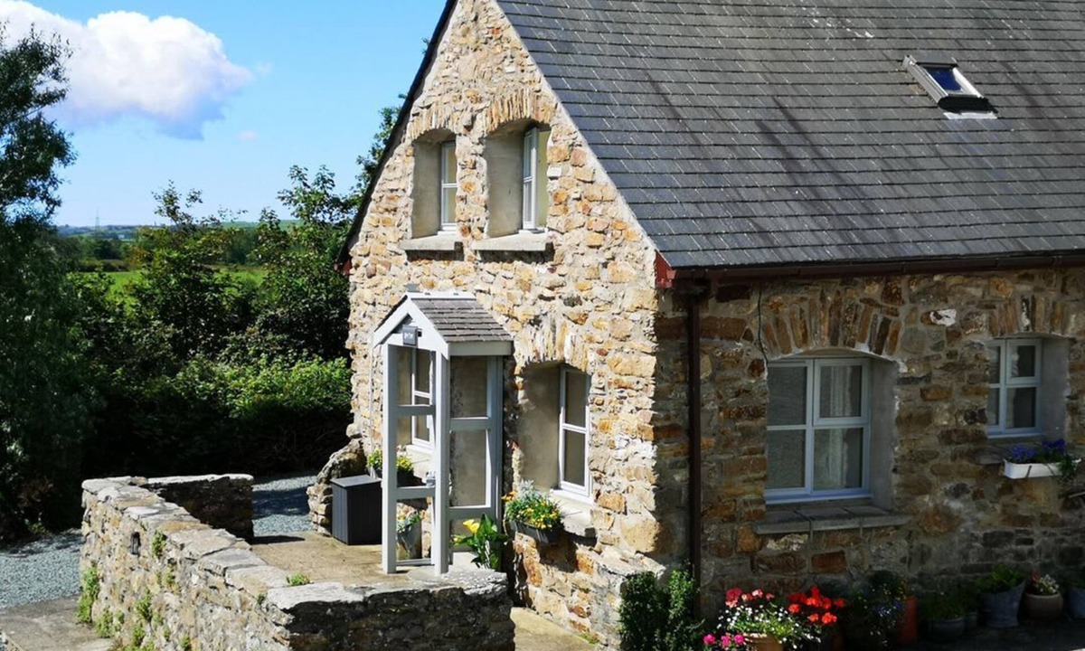 Rhosybol Cottage | Charming The Smithy in Dulas