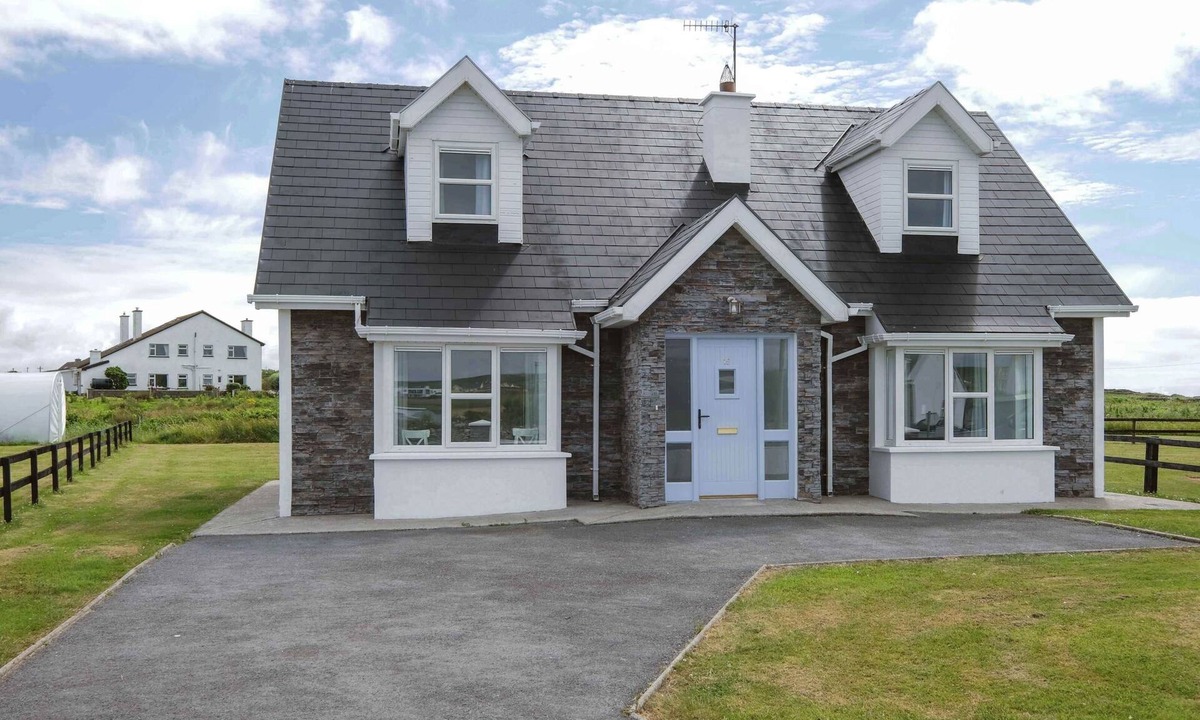 Liscannor House | Clochan Na Mara 15 (In Liscannor Village)
