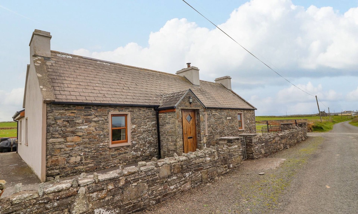 Creegh Cottage | CLOGHER COTTAGE, family friendly in Doonbeg, County Clare