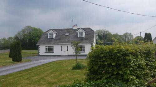 Corrandulla House | Cloonboo Lodge 9 Beds Sleeps 12