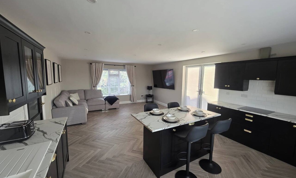 Collooney House | Collooney - House - Sleeps 6 - Parking