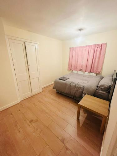 Headington House | Comfortable Room Near Brookes University and Oxford Hospitals, Room G