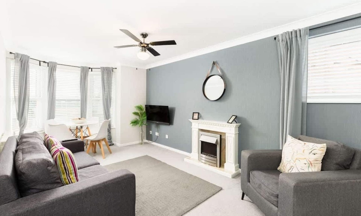 Leamington Spa Apartment | Contractor & Corporate Flat | WiFi + Parking