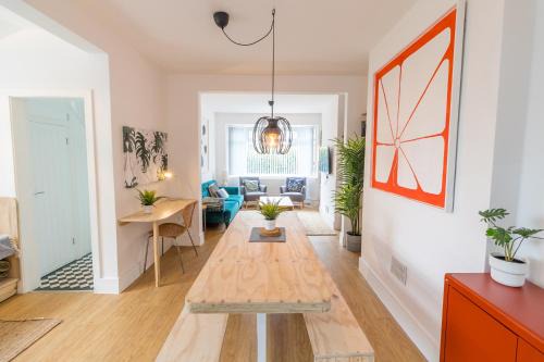 Newport House | Contractor Base Newport 3 Bed Van Parking Sleeps 5