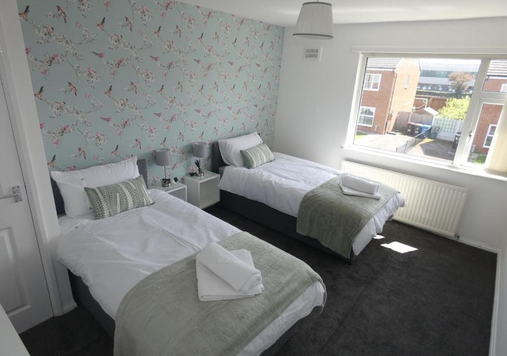 Kirkby House | Contractors , holiday house, free parking , sleeps 5