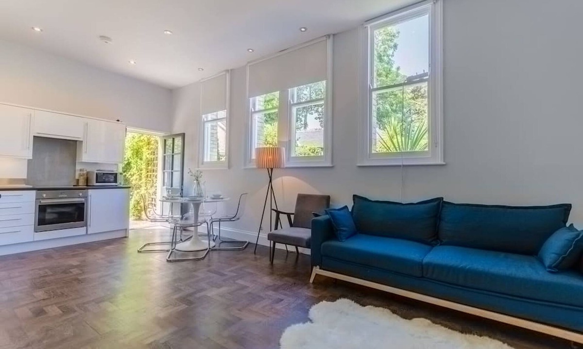 Fowey Apartment | Converted Flat in Amazing Converted Schoolhouse Near Fowey Harbour