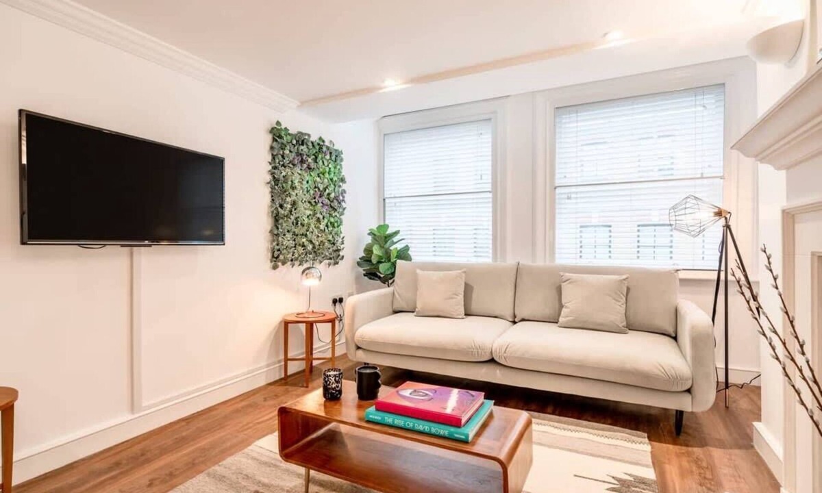 Soho Apartment | Converted Townhouse Terrace Apartment in the heart of Soho