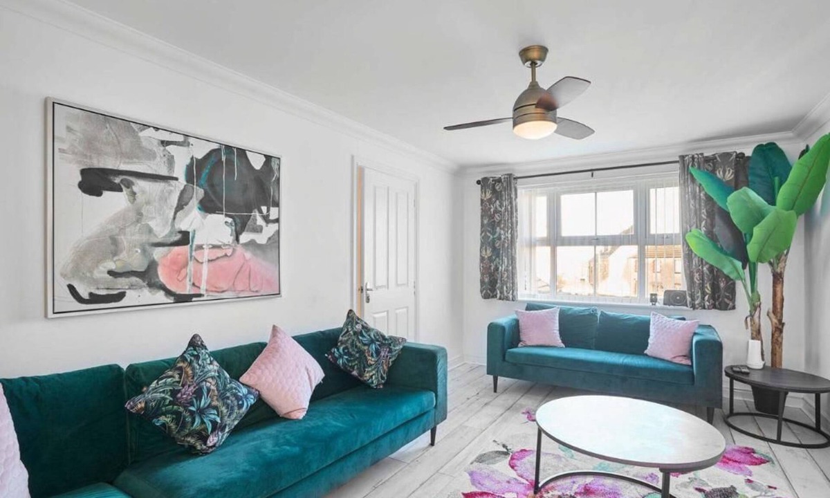 Launceston House | Cornish Haven -Spacious 4 Bed House by Launceston