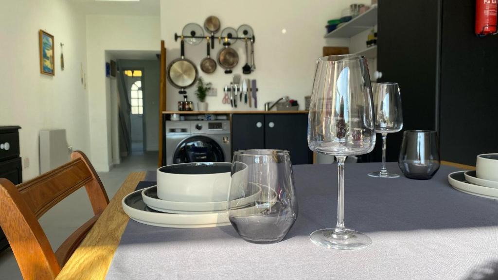 Waterford House | Cosy 2 Bed House 15-Min Walk to City