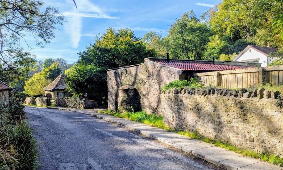 Walton-in-Gordano Apartment | Cosy getaway in the heart of the Gordano Valley. Pet friendly
