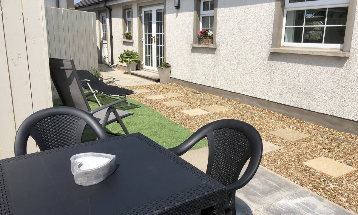 Portaferry Cottage | Cottage near the sea side (2 bedrooms with 2 double beds plus 2 fold down beds