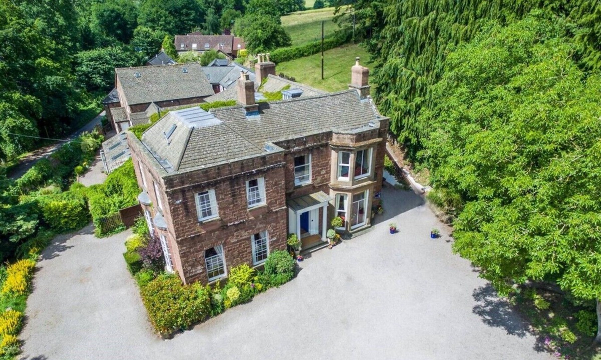 Ross-on-Wye Bed & Breakfast | Country House in the Wye Valley with Spectacular Views. 40 mins from Cheltenham
