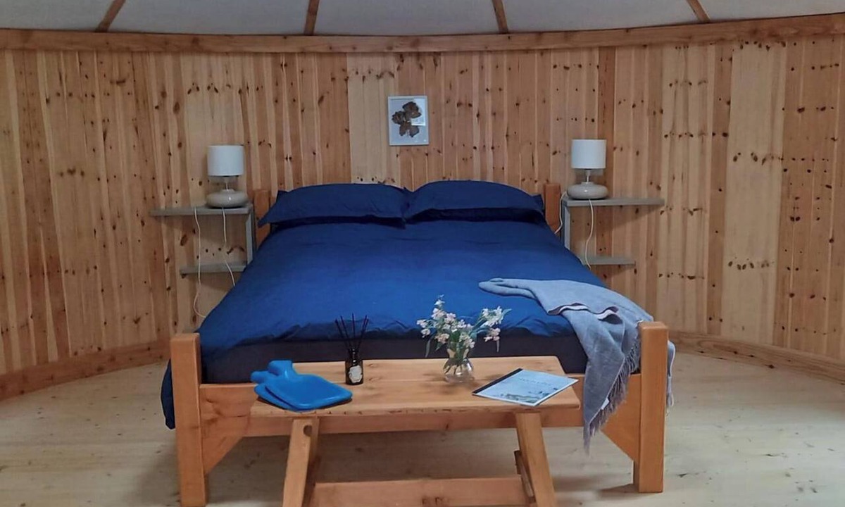 Ardnatrush Cottage | Cozy Retreat Sleeps 2 with Hot Tub & Pets Ok