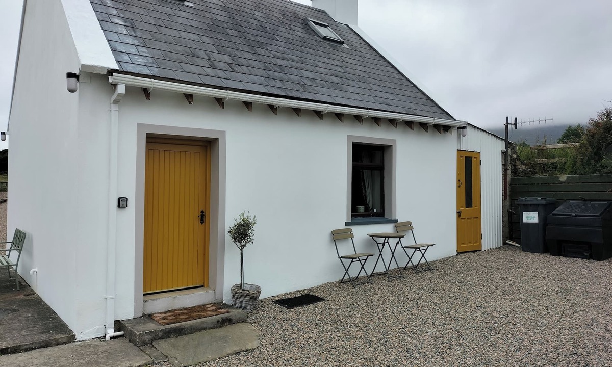 Glenveagh Cottage | Creeslough 2-Bed Cottage, Sleeps 4 & Pet Friendly