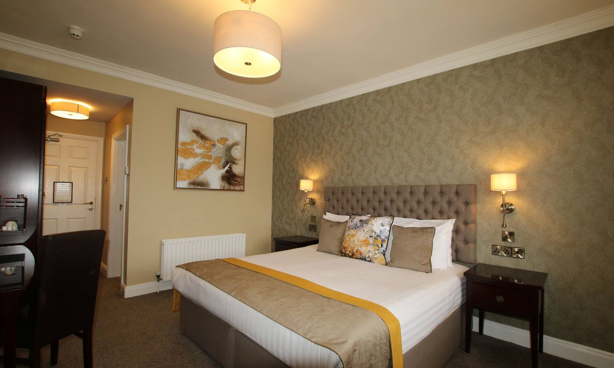 Mount Nugent Hotel | Crover House Hotel