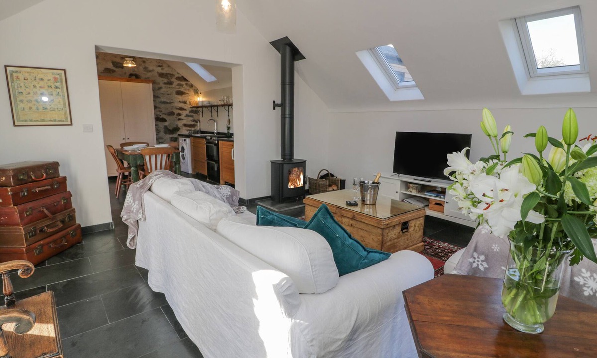 Llanfachraeth Cottage | Cwch Gwenyn