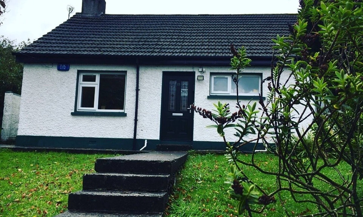 Kilfinane House | Delightful bungalow in a beautiful village setting.