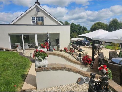 Emyvale House | Dernvale House -Double Room - sleeps 2