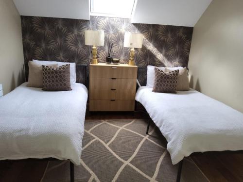 Emyvale House | Dernvale House - Double room sleeps 3