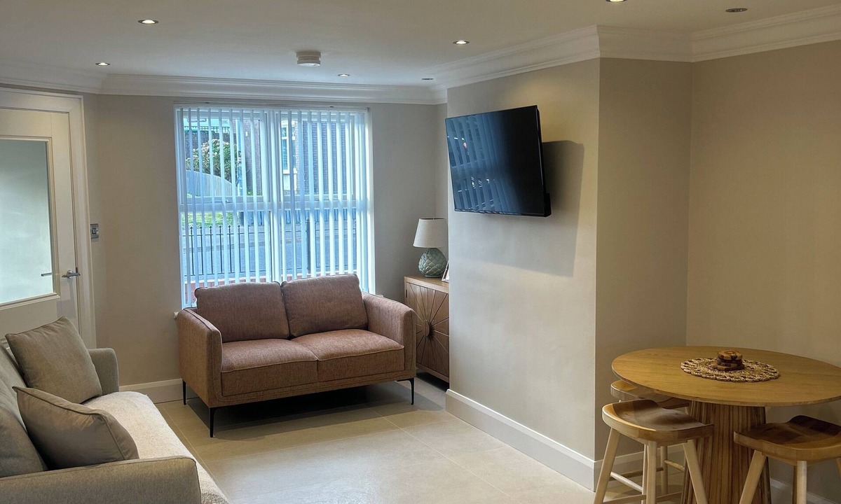 Londonderry Apartment | Derry City Apartment (walking distance to city centre and local amenities)