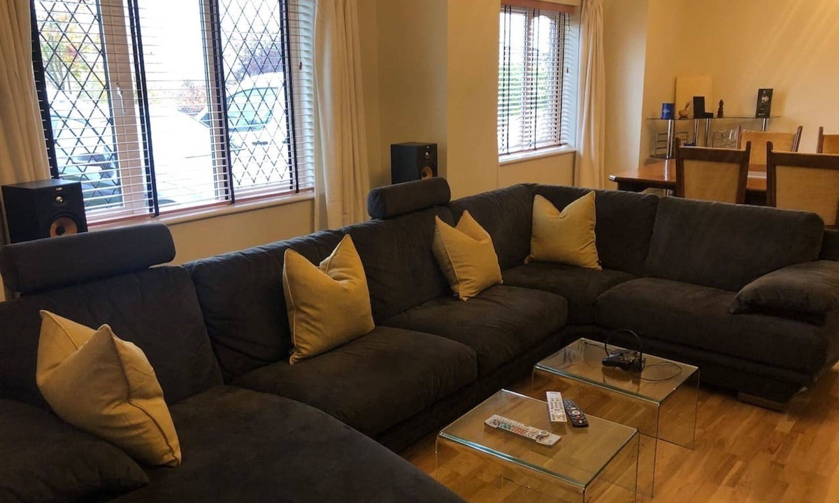 Sallybrook House | Discreet Luxury, Super House!