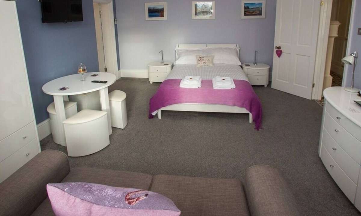 Park Apartment | Double-Ensuite-Studio 1 Sofabed Dwynwen Studio