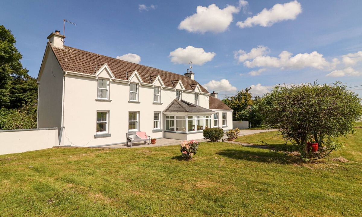 Listowel Cottage | DROMCLOUGH FARMHOUSE, family friendly in Listowel, County Kerry