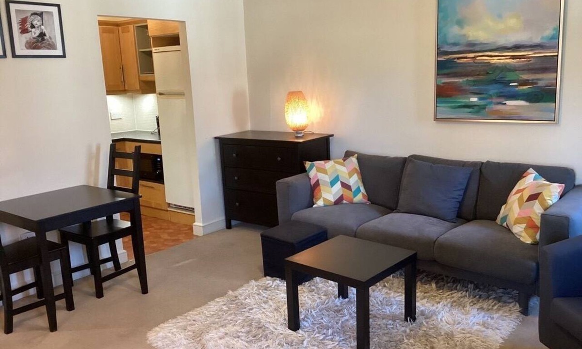 Stillorgan Apartment | Elegant and tranquil apartment in prime location. Beautiful landscaped gardens!