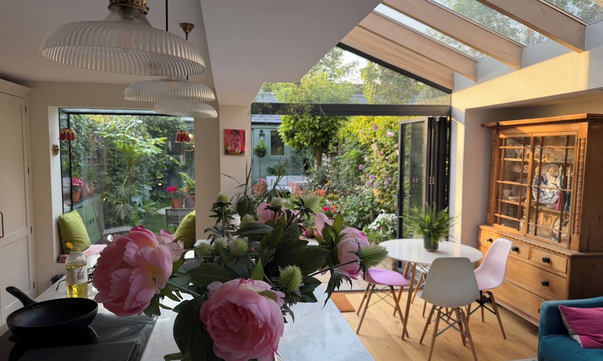 Clapham House | Elegant Victorian Townhouse with Rose Garden | Great area Sleeps 3-6 New listing