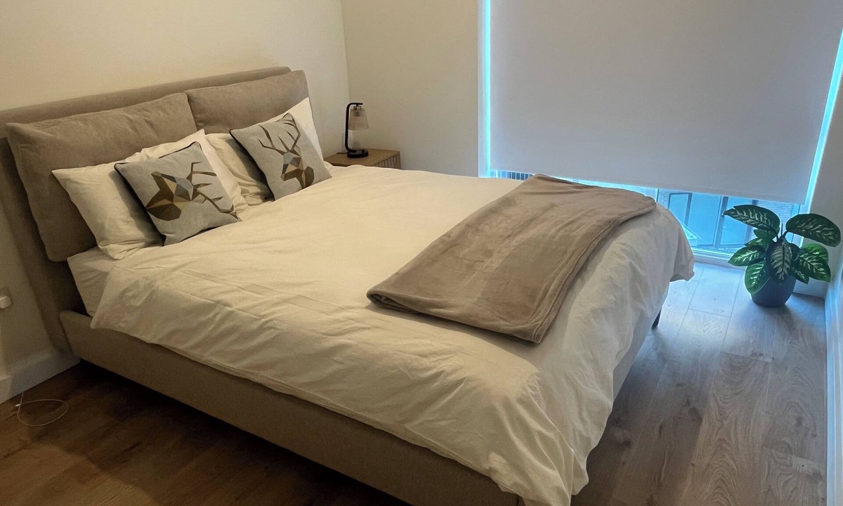 Donaghmede Apartment | Ensuite Modern Bedroom