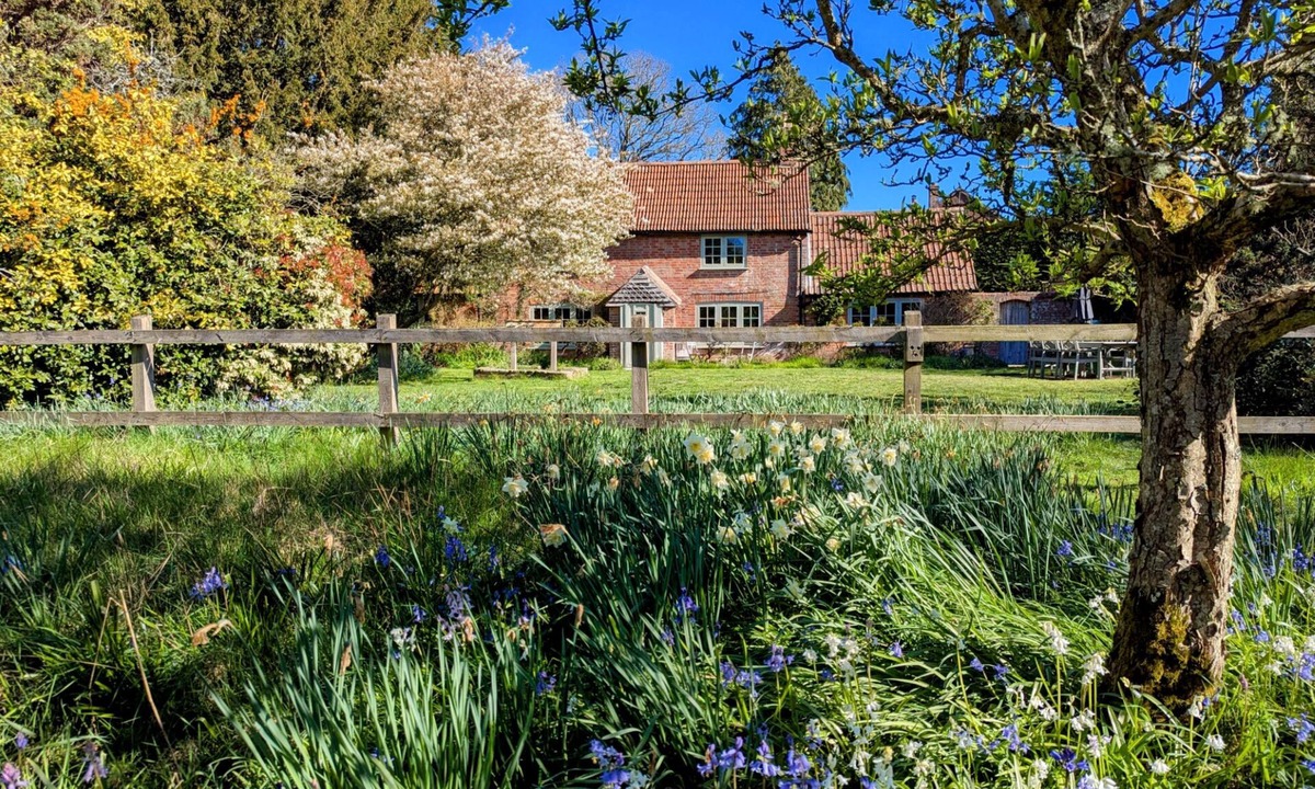 Sopley Cottage | Evergreen - Bransgore , Hampshire