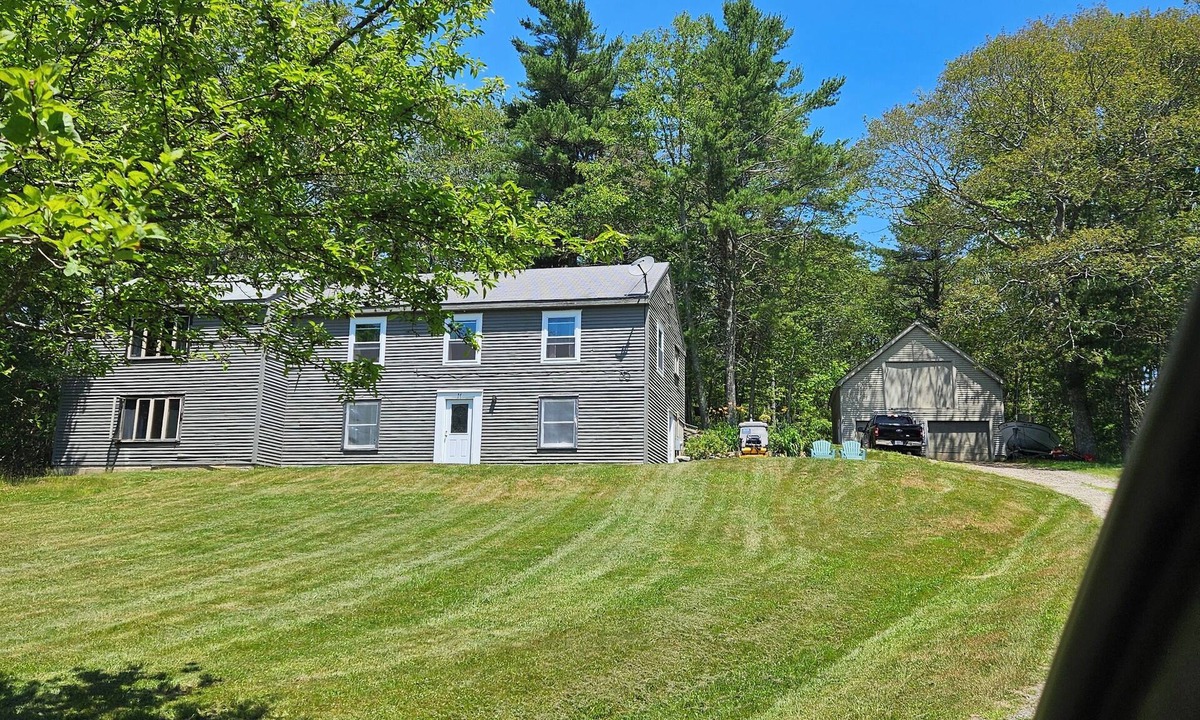 Mac Mahan House | Everything you need, 800 feet from the Kennebec River !