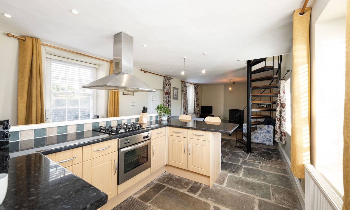 Bristol Cottage | Fabulous two bedroom cottage in fantastic Clifton sleeps 5