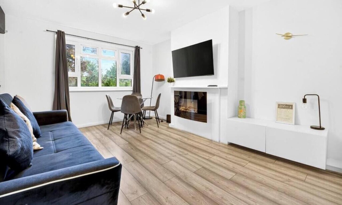Thurlow Park Apartment | Family-friendly 2-bed apartment near station, sleeps 5