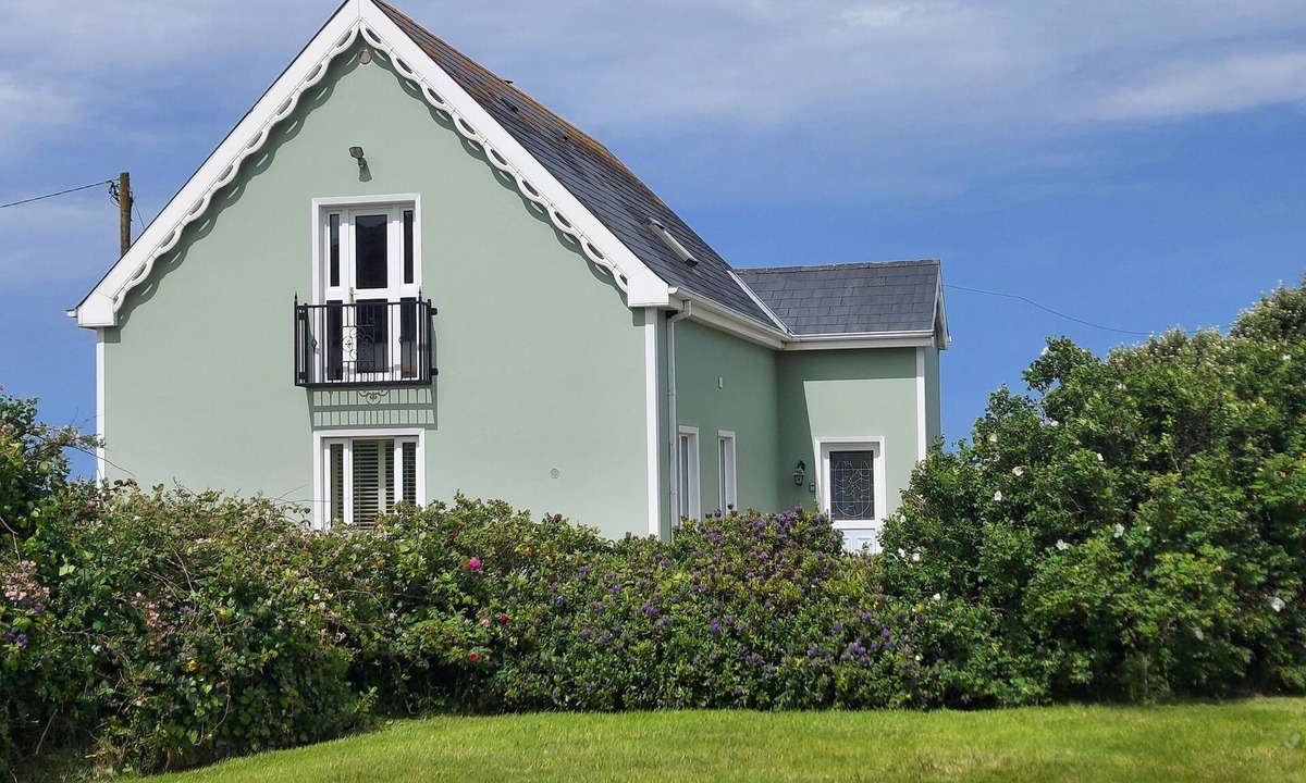 Doolin Apartment | Fantastic Loft Apartment with Ocean Views 5 mins from Cliffs of Moher and Doolin