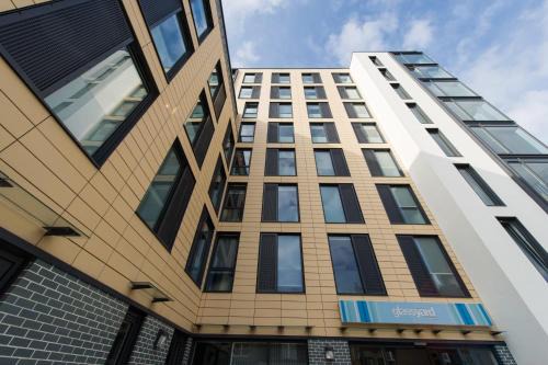 Stockwell Apartment | For Students Only - Glassyard Building in London