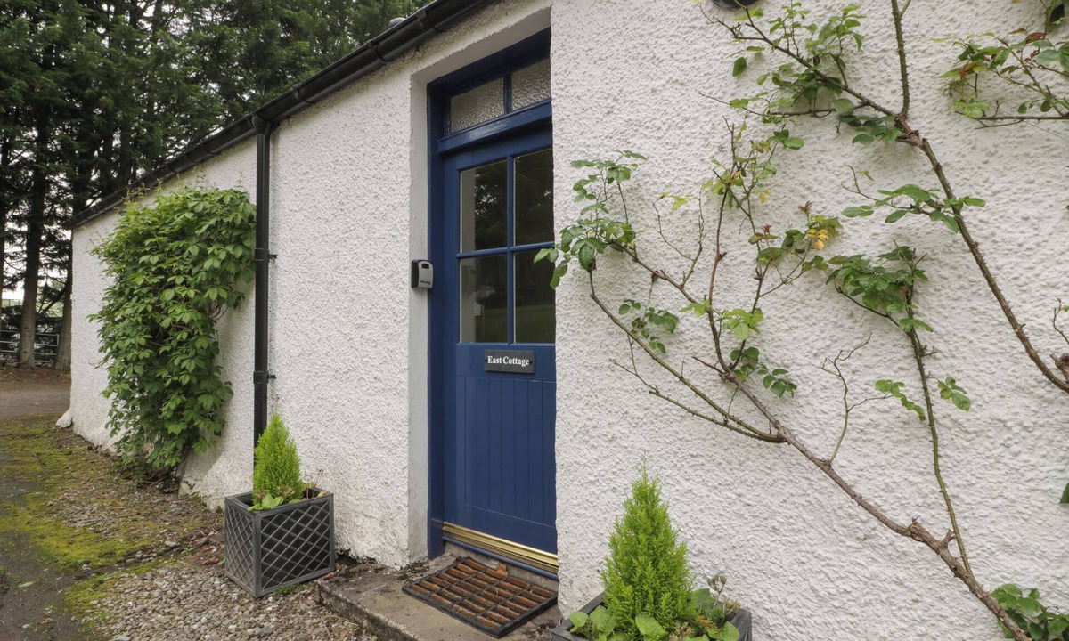 Crieff Cottage | FORDIE EAST COTTAGE, family friendly, with a garden in Comrie