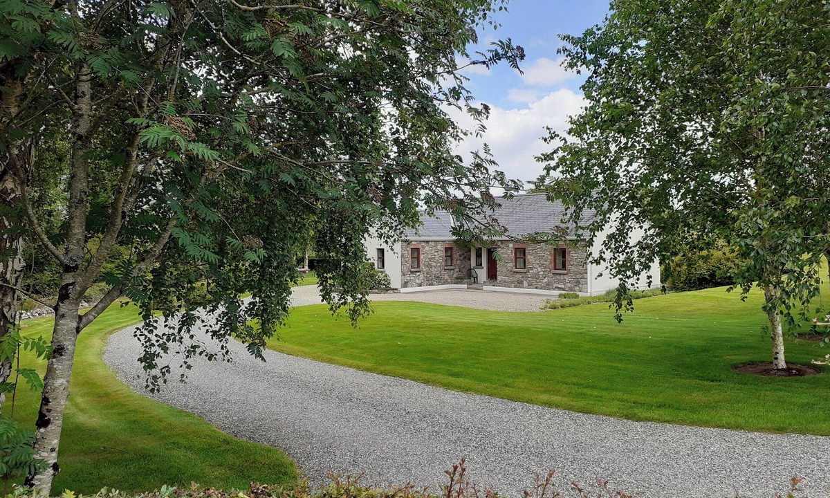 Garrykennedy Cottage | Fraoch Cottage