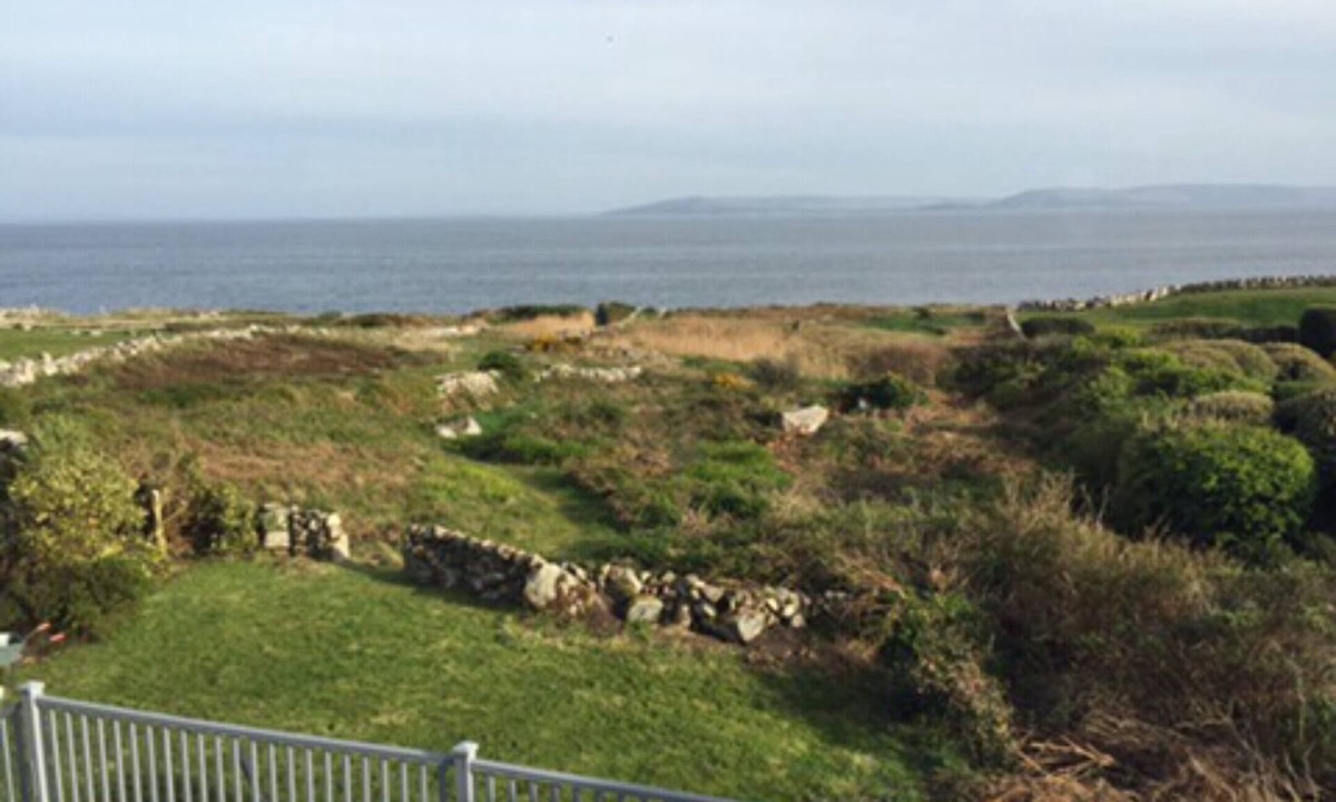 Galway House | GALWAY BARNA DIRECT OCEANFRONT 4 BED 6-8P WALK TRO OUR GARDEN TO OCEAN.