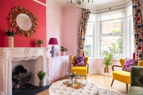 West Hampstead House | Gorgeous W Hampstead room with own bath Minutes To Wembley KingsX Central Direct to Luton Gatwick airports