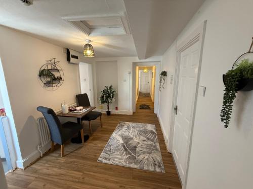 Stroud House | Grande Italia Rooms Comfort Italian Hospitality 2