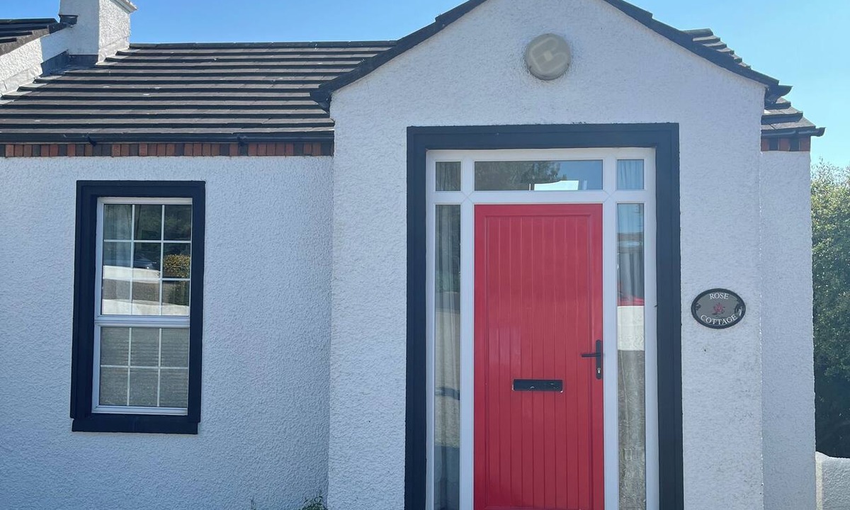 Bushmills Cottage | GREAT LOCATION - Located In Heart Of Antrim Coast
