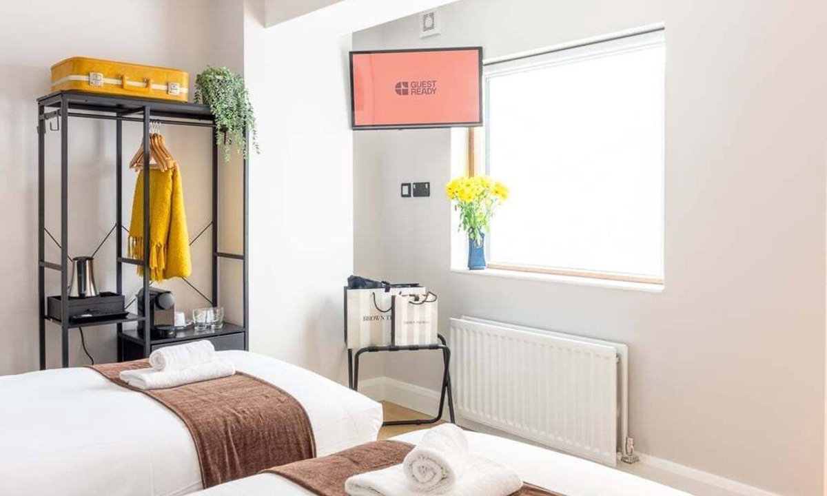 City Centre Dublin Apartment | GuestReady - The Exec Room at Fownes Street - R2