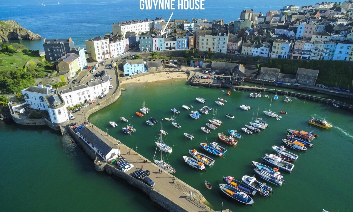 Tenby House | Gwynne House - 6 Bed Holiday Home - Tenby Harbour